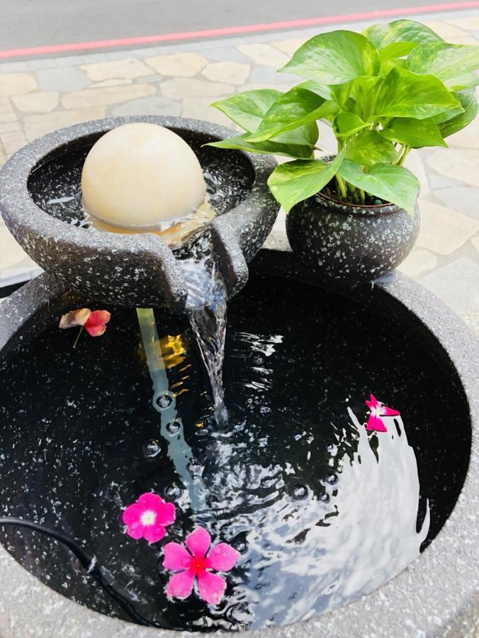 Youngs Hotspring Hotel Jiaoxi Exterior photo